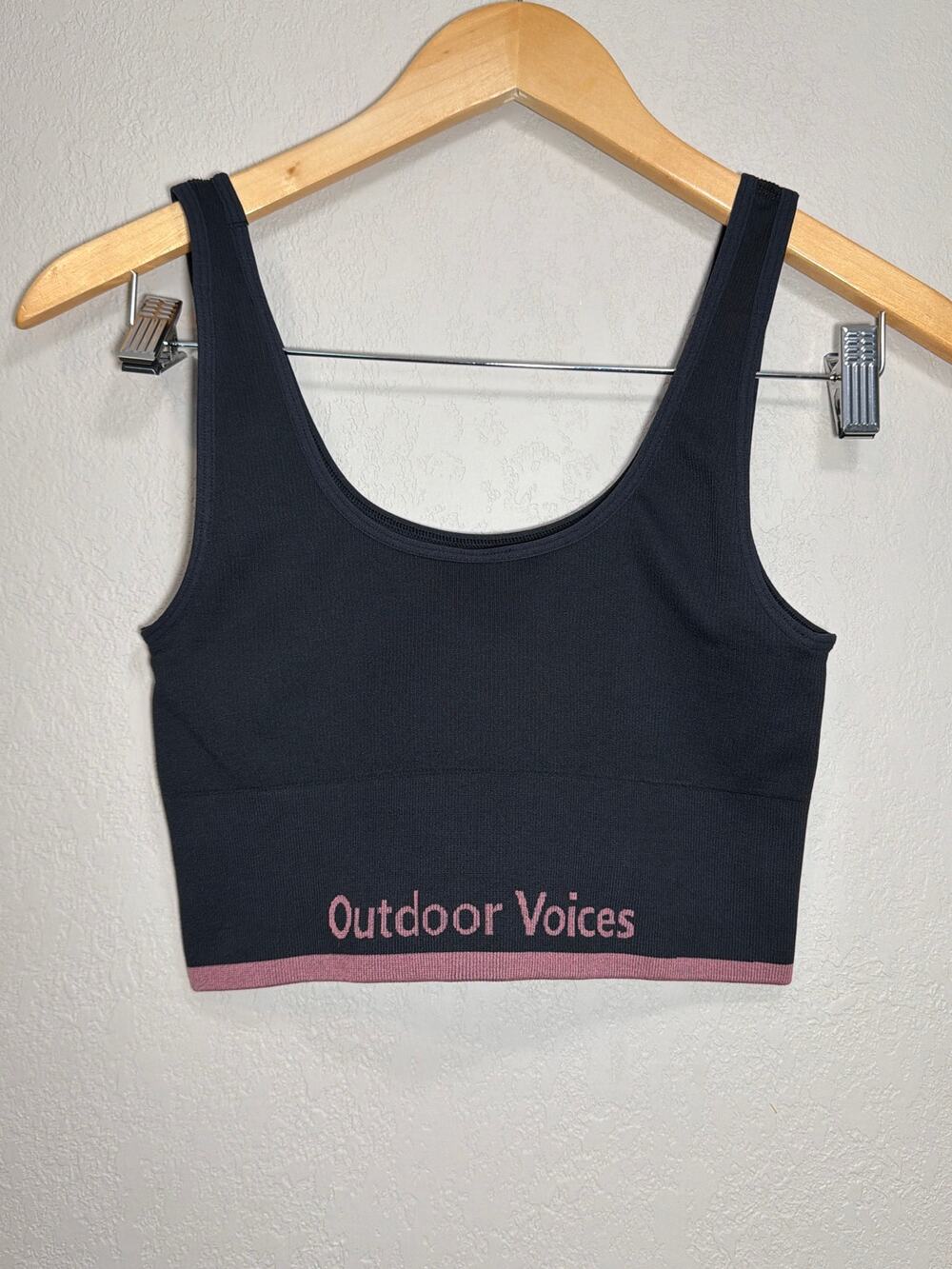 Outdoor Voices BLK Sports bra ribbed texture contrasting pink colored band SZ M